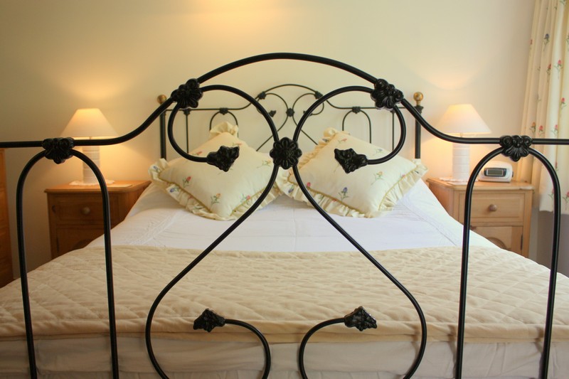 Bed smaller cottage Gloucestershire Cotswolds Self Catering Cottages